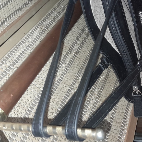 Guess Signature Logo Print Purse - Picture 10 of 11